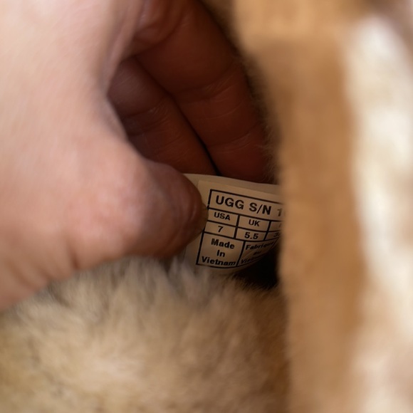 Uggs boots size 7 - Picture 4 of 6